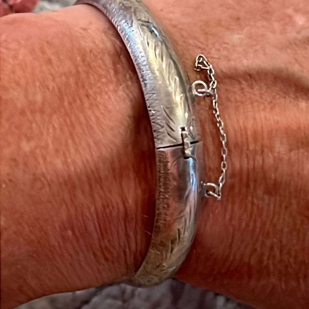 Etched SU 925 sterling silver hinged bracelet etched 2.5”